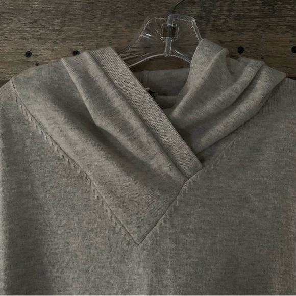 Women’s XS GAP BROOKLYN HOODIE Oatmeal Gray Soft Merino Wool Blend Sweater EXC - Picture 2 of 14